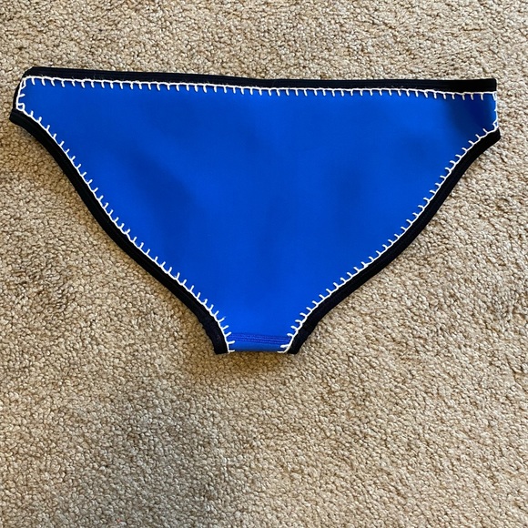 Triangl bikini XS top/S bottom - Picture 3 of 8